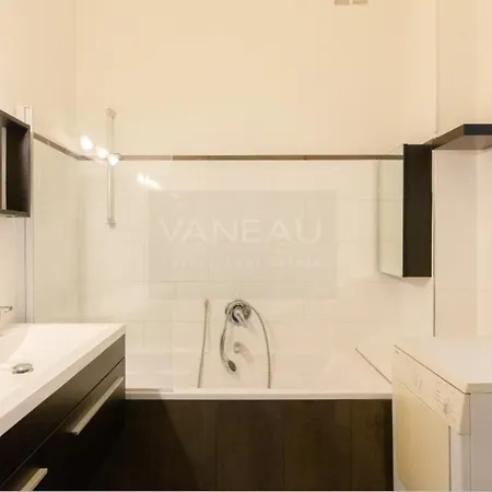 Apartment Close To The Train Station And The Palais Апартаменты *